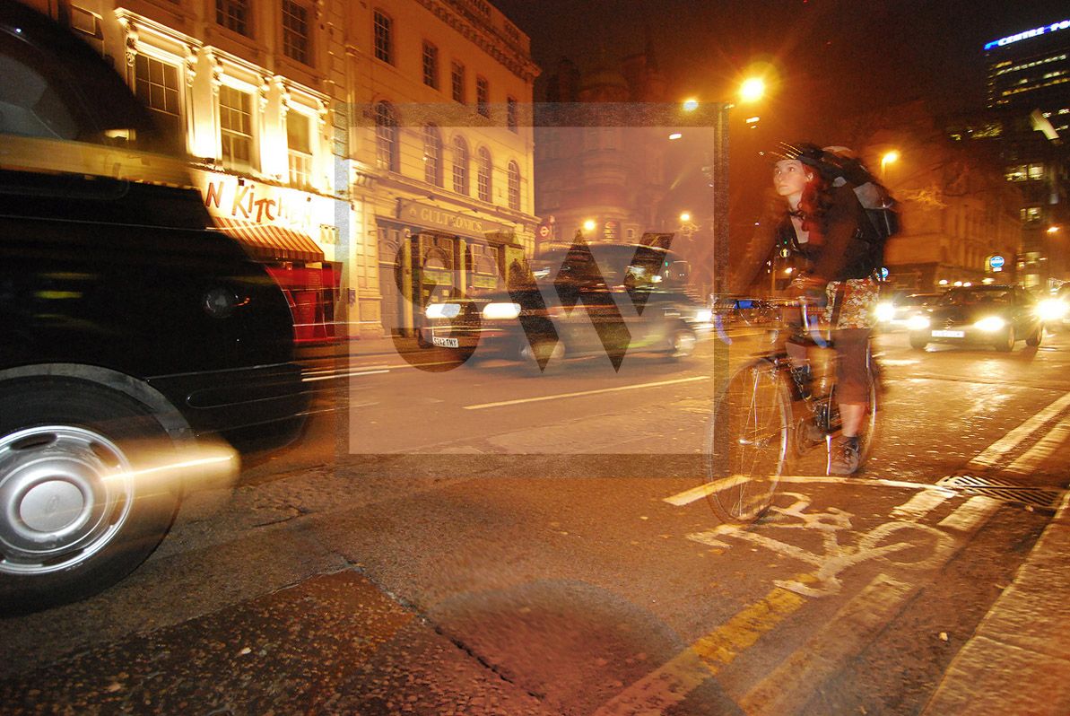 LONDON - road traffic - Fotoagentur Sofianos Wagner